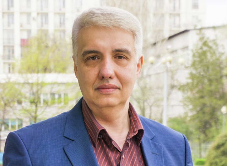 «Для решения проблем кыргызстанцев в России увольнения посла недостаточно»