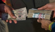 За год минимальный размер зарплаты в Узбекистане в долларовом эквиваленте сократился на треть, - СМИ