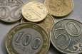 Кыргызстану лучше ориентироваться не на доллар, а на рубль и тенге, - финансист