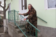 «По поручению и в знак уважения». В Таджикистане русской акушерке подарили новый дом
