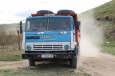 В Казахстане полицейские закрыли своей машиной от КамАЗа автобус с детьми