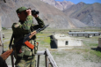 Узбекский солдат с автоматом зашел на неописанный участок границы с Кыргызстаном