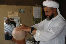 Борьба с ВИЧ по-таджикистански - парикмахерским салонам запретили брить бороды