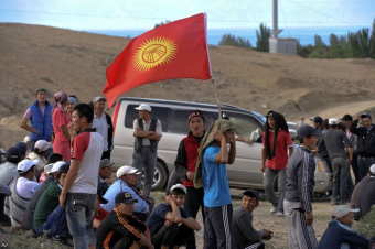 Кто раскачивает золотую колыбель в Кыргызстане?