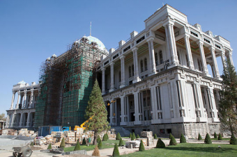 В Таджикистане строят самую большую в мире чайхану 
