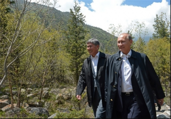 Путин в Сочи рассказал Атамбаеву про слухи об исчезновении Кыргызстана