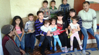 Астана. Выселенные семьи приютили соседи, но им тоже грозит снос