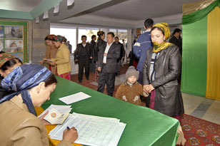 Выборы в Меджлис Туркменистана: незримая кампания