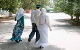 Лишь половина интернет-пользователей Центральной Азии осуждает практику вторых жен, треть поддерживает ее - опрос