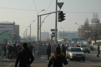 Ошский рынок Бишкека: правил дорожного движения не существует