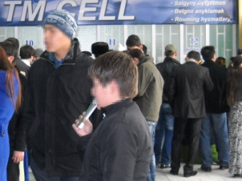 Туркменские связисты отключают телефоны без предупреждения