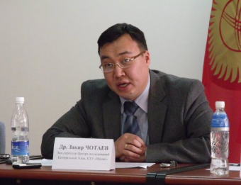 Политолог: Кыргызстану необходимо вести сдержанную внешнюю политику по трем направлениям - Запад, Россия и Украина