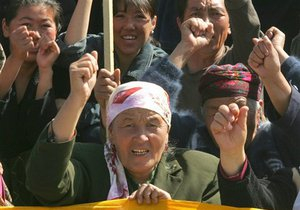 Митинги в Кыргызстане сократились в три раза