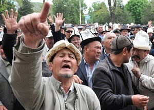 Парламент Кыргызстана может одобрить законопроект, позволяющий шантажировать Кумтор