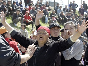 В Кыргызстане введена уголовная ответственность за перекрытие дорог митингующими