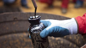 Казахстан в текущем году, скорее всего, не достигнет уровня добычи нефти 2013 г - вице-министр энергетики