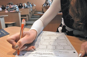 В Кыргызстане отменили экзамены на узбекском языке