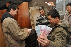 Россия: Объем денежных переводов в страны СНГ сократился почти в два раза по сравнению с прошлым годом