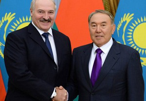 Лукашенко наградил Назарбаева орденом Дружбы народов
