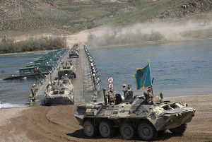 Четыре БТР армии Казахстана затонули во время учений в Каспийском море