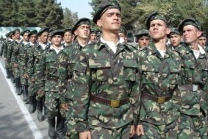 Министр обороны поручил призывать в армию только образованных и здоровых парней