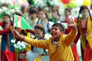 Туркменских школьников освободят от участия в массовых мероприятиях