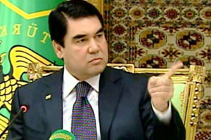 Президент Туркменистана объявил выговор главам Центробанка и товарной биржи
