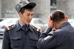 Свыше 150 тонн милицейской формы передало МВД РФ в Кыргызстан