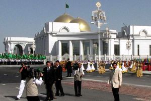 Реформа конституции по-туркменски: изменения без возражений