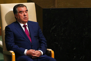 Аз есмь Рахмон Таджикистану предрекли гражданскую войну из-за бессрочного правления президента