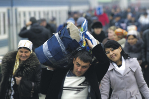 Мигранты из СНГ не спешат покидать Россию