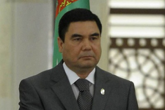 Конституцию Туркменистана переписали, чтобы президент мог править до смерти