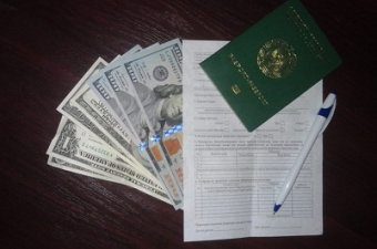 В Узбекистане упростили ввоз-вывоз валюты