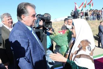 В Таджикистане соревнуются на лучшую церемонию встречи президента