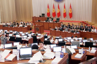 Коалиция парламентского большинства Киргизии прекратила существование