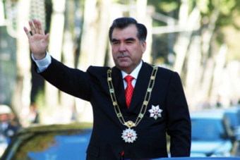 Президент Таджикистана признал себя Основателем мира
