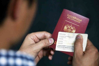 Новые правила миграционного учета в Кыргызстане обеспокоили кыргызстанцев в России