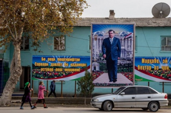 Таджикистан: Отказавшийся от памятников при жизни, но со множеством портретов