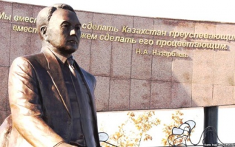 В Казахстане появился очередной памятник Назарбаеву