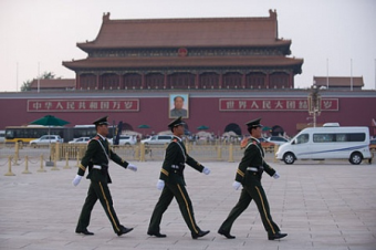 Китайцы советуют отменить западную демократию, референдумы и выборы