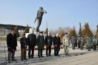 В Узбекистане обновили и перепосвятили памятник воинам-интернационалистам