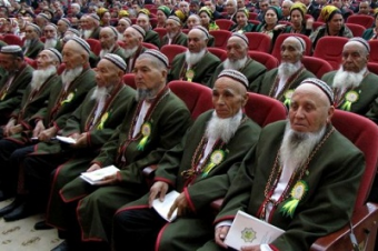Президент Туркменистана заявил, что хочет наделить старейшин большими полномочиями