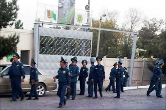 Власти Туркменистана вынуждают граждан подписать расписку о невыезде в «опасные страны»