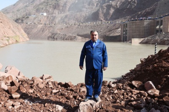 Эмомали Рахмон лично инспектирует строительство Рогунской ГЭС