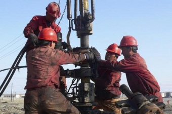 Наибольшее падение зарплат в Казахстане зафиксировано в нефтяных регионах