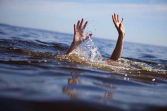 В Новороссийске мигрант из Узбекистана спас тонущего 12-летнего мальчика, а сам утонул в море