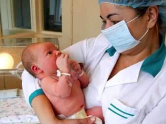 Сколько готовы заплатить власти Киргизии за новорожденных детей?