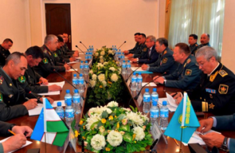 Узбекистан и Казахстан впервые подписали план военного сотрудничества