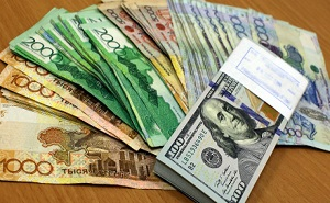 Жители Казахстана стали больше приобретать иностранной валюты