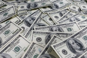 На 90% упал объём вывезенных из Казахстана долларов